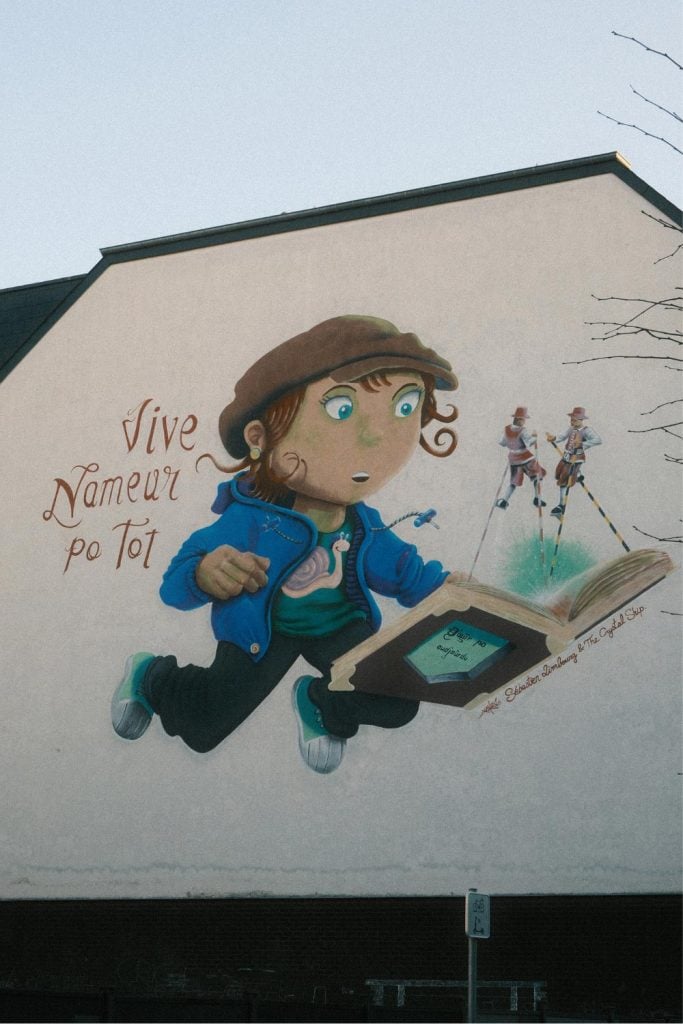 Self-guided street art tour around Namur